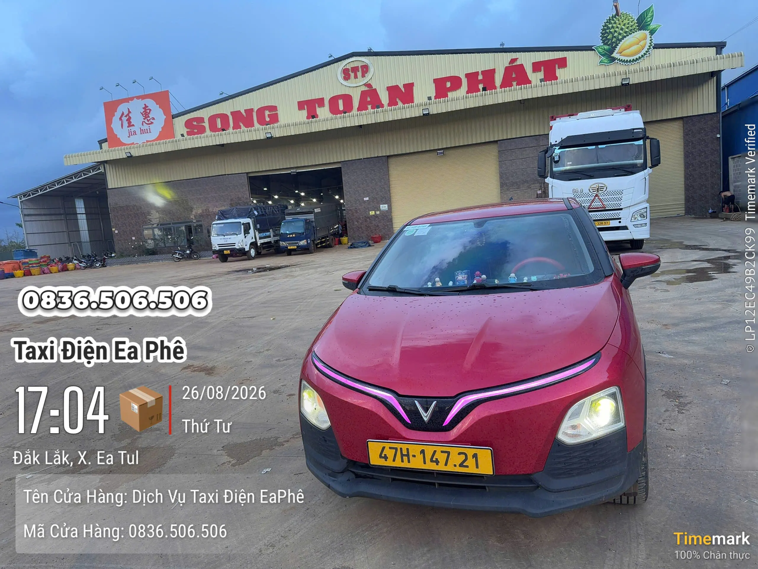 Taxi điện ea phê đón khách tại kho