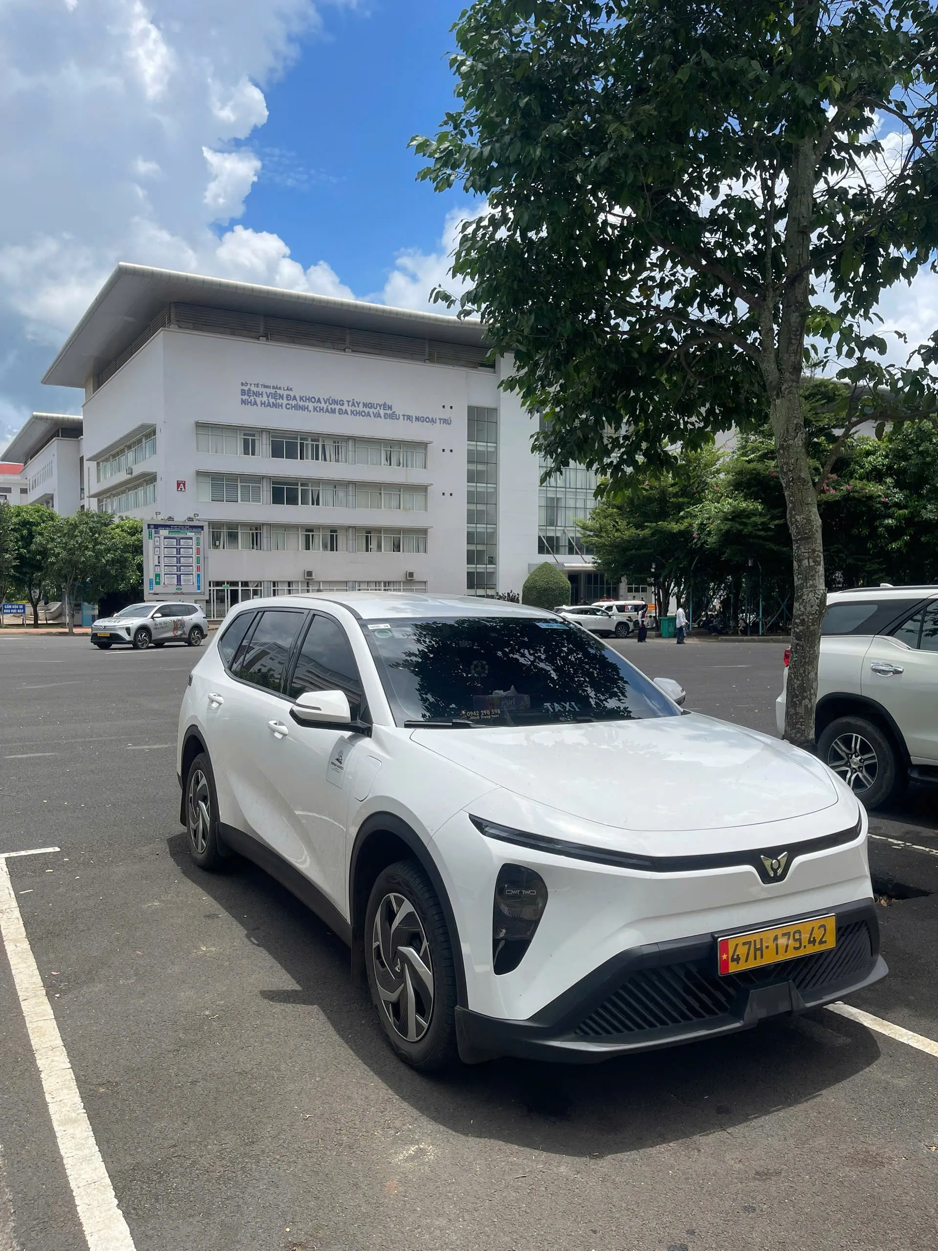 Taxi điện ea phê chở khách đi bệnh viện vùng