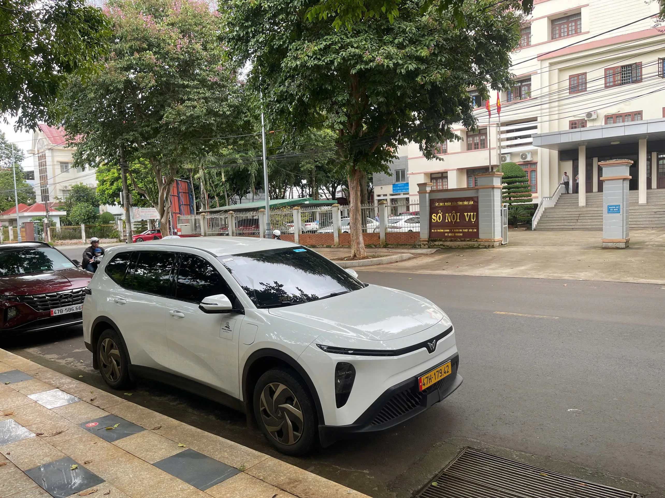 Taxi điện Ea Phê đón khách Sở Nội Vụ