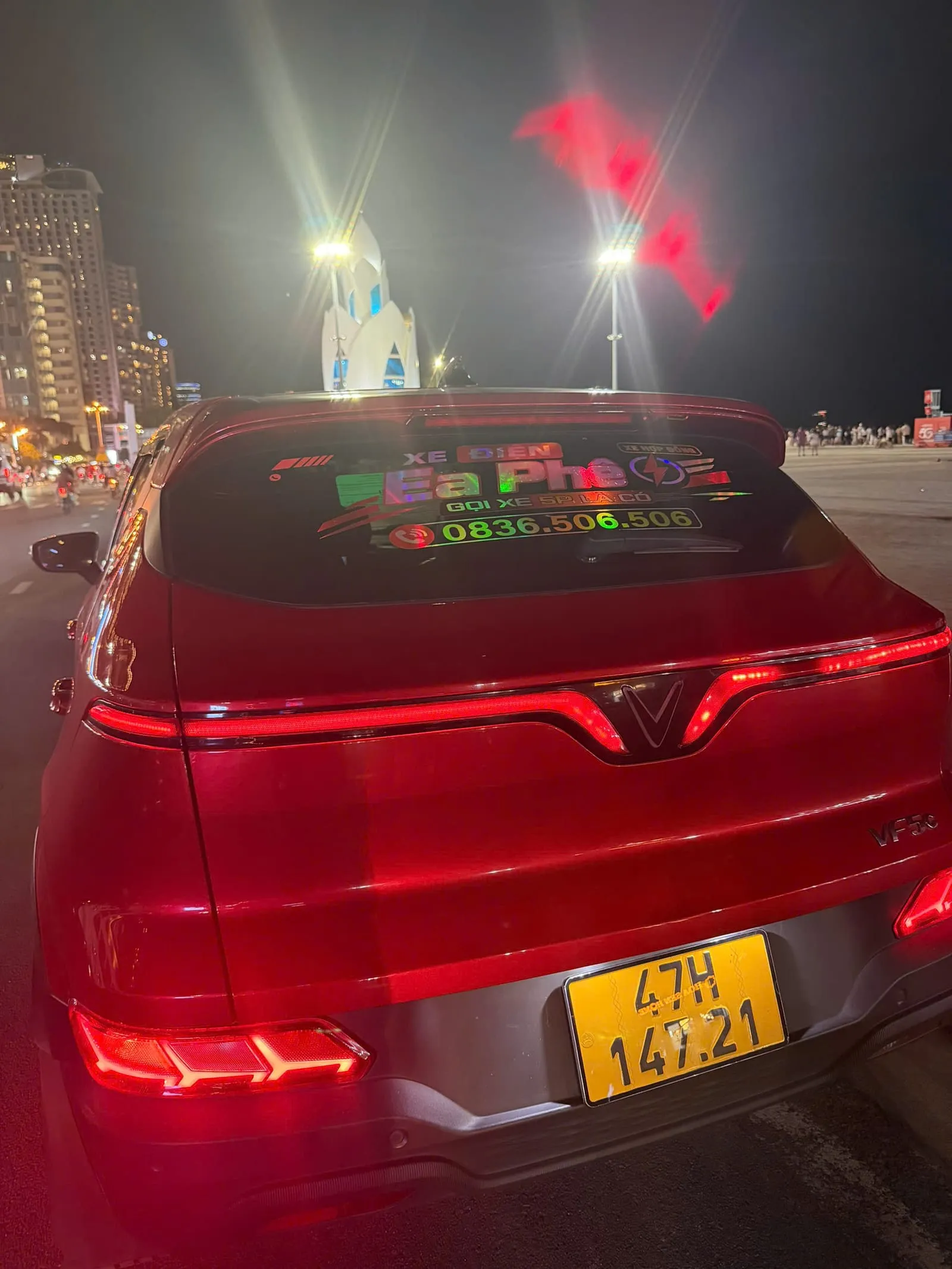 Xe taxi điện chạy đêm ở Buôn Ma Thuột