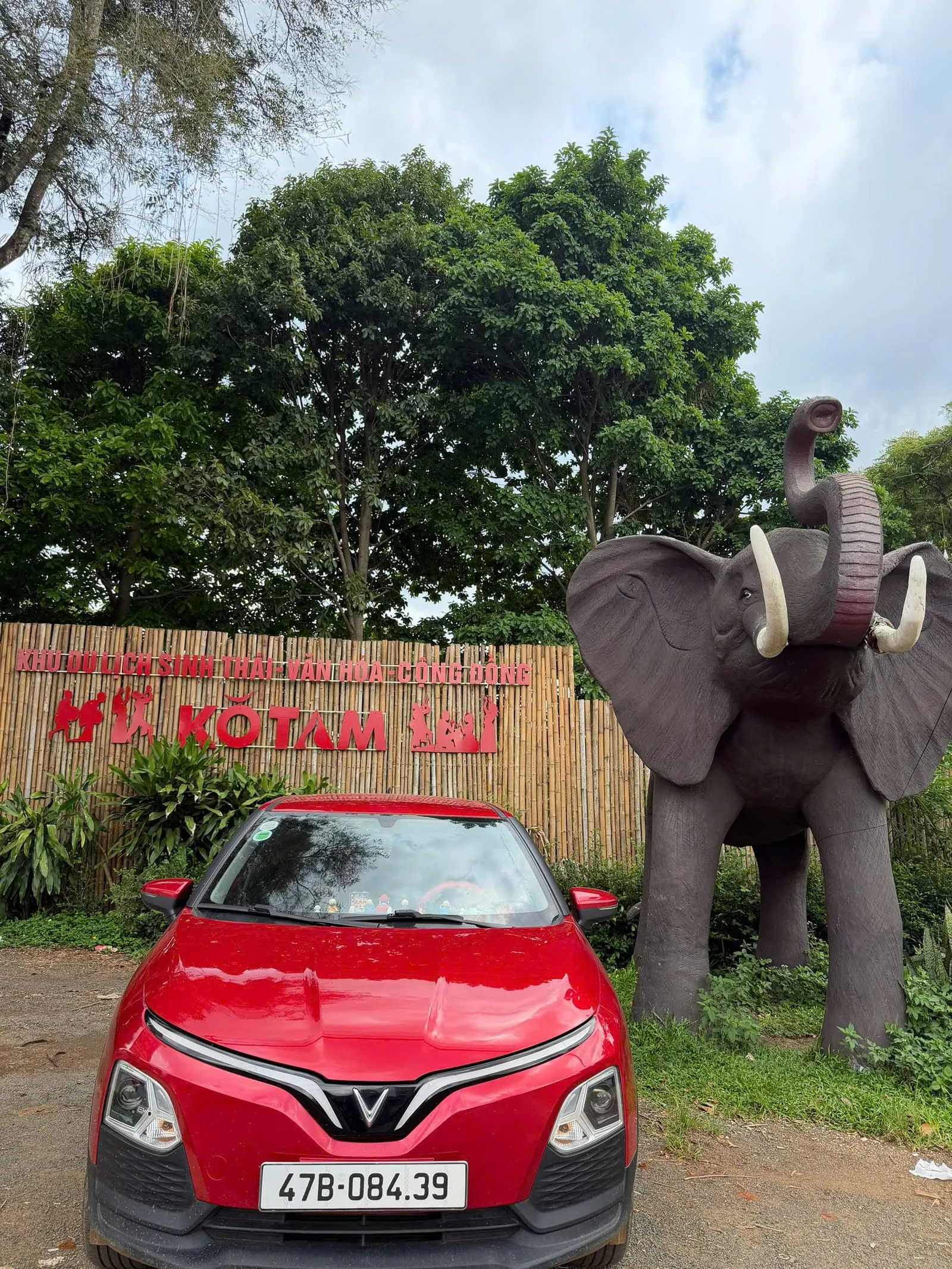 Xe taxi điện tại khu du lịch Hồ Ko Tam
